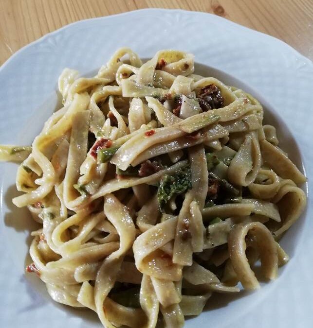 Tagliatelle con asparagi selvatici