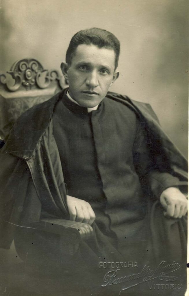 Foto 1 DT) Don Tita mansionario a Candide, 1926 (Racc izc)